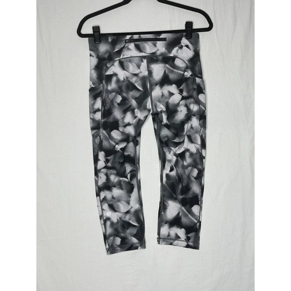 Lululemon Leggings Womens 8 Speed Up Crop Blush Blossom Black White Mid Rise - Picture 2 of 8